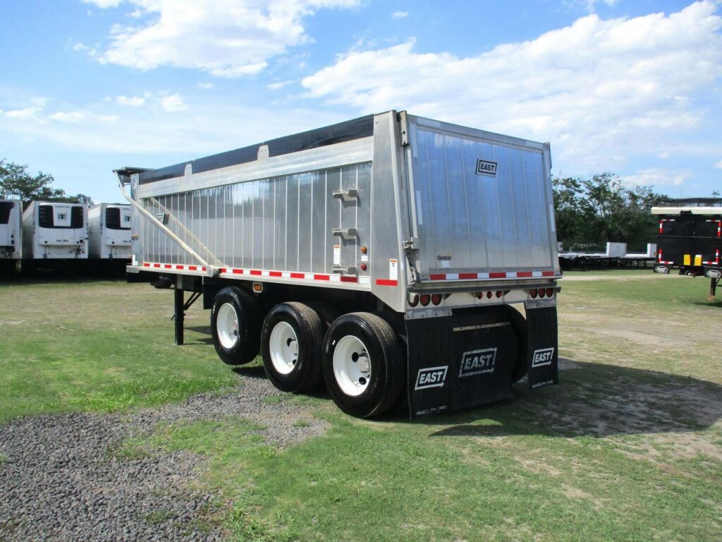 2023 East 30 FT TRI AXLE
