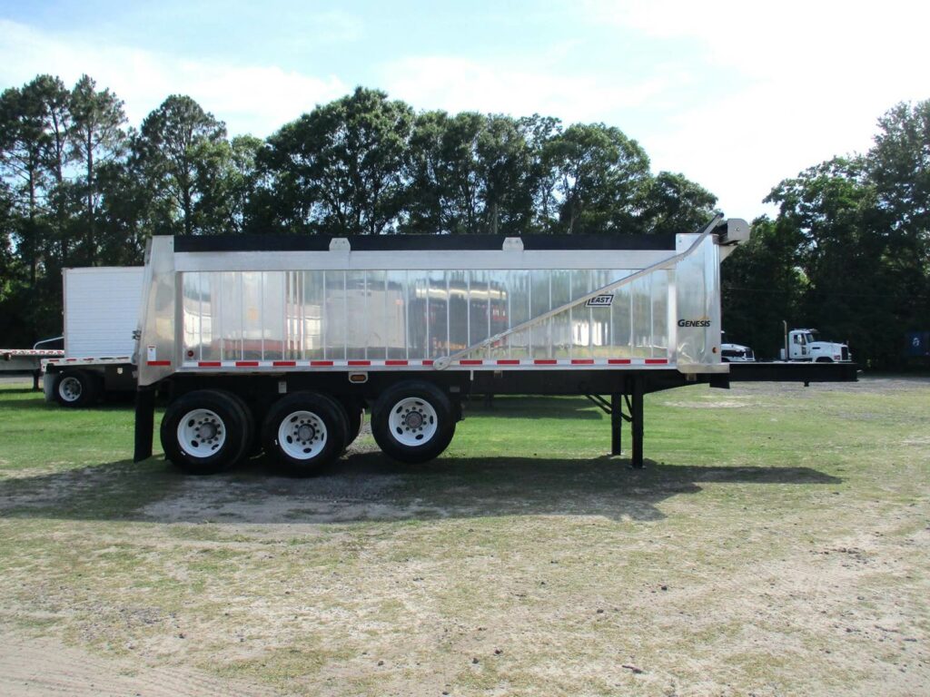 2023 East 30 FT TRI AXLE