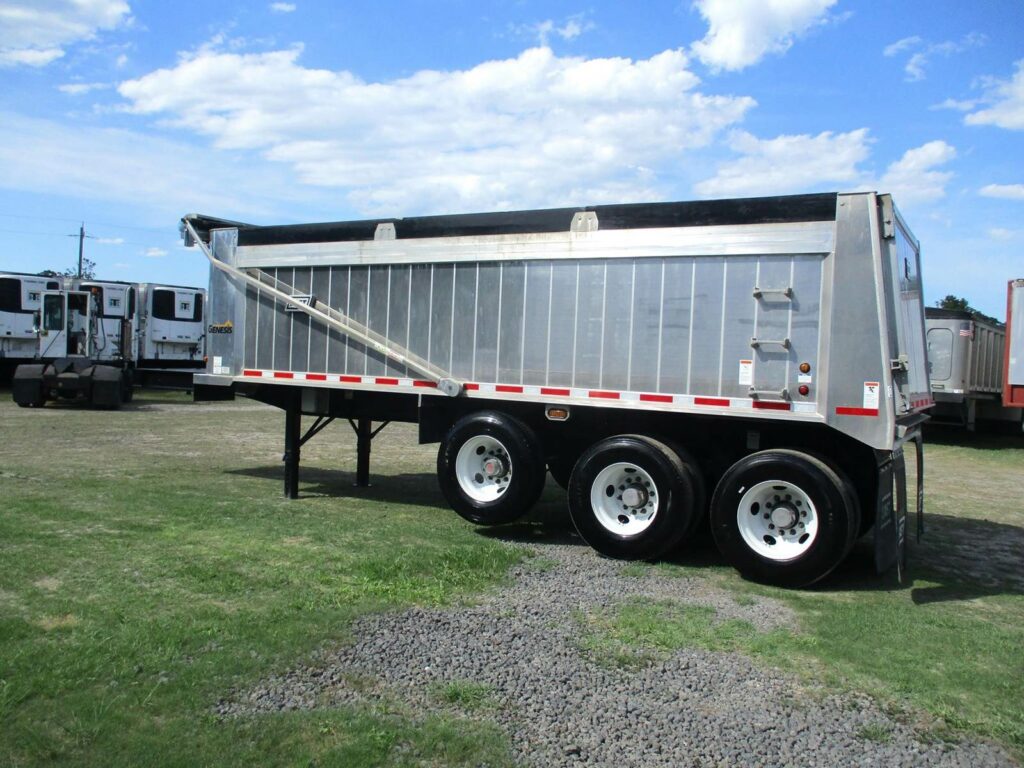 2023 East 30 FT TRI AXLE