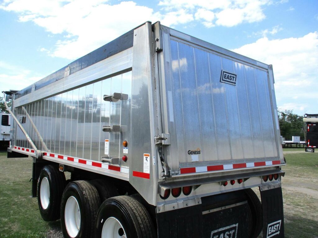 2023 East 30 FT TRI AXLE