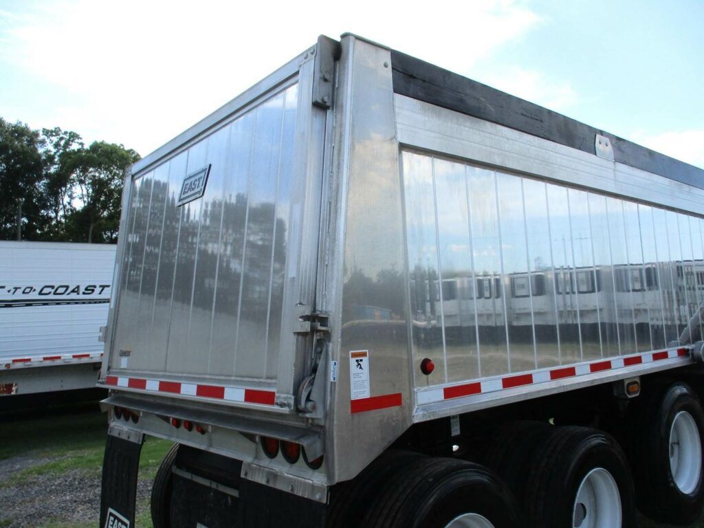 2023 East 30 FT TRI AXLE