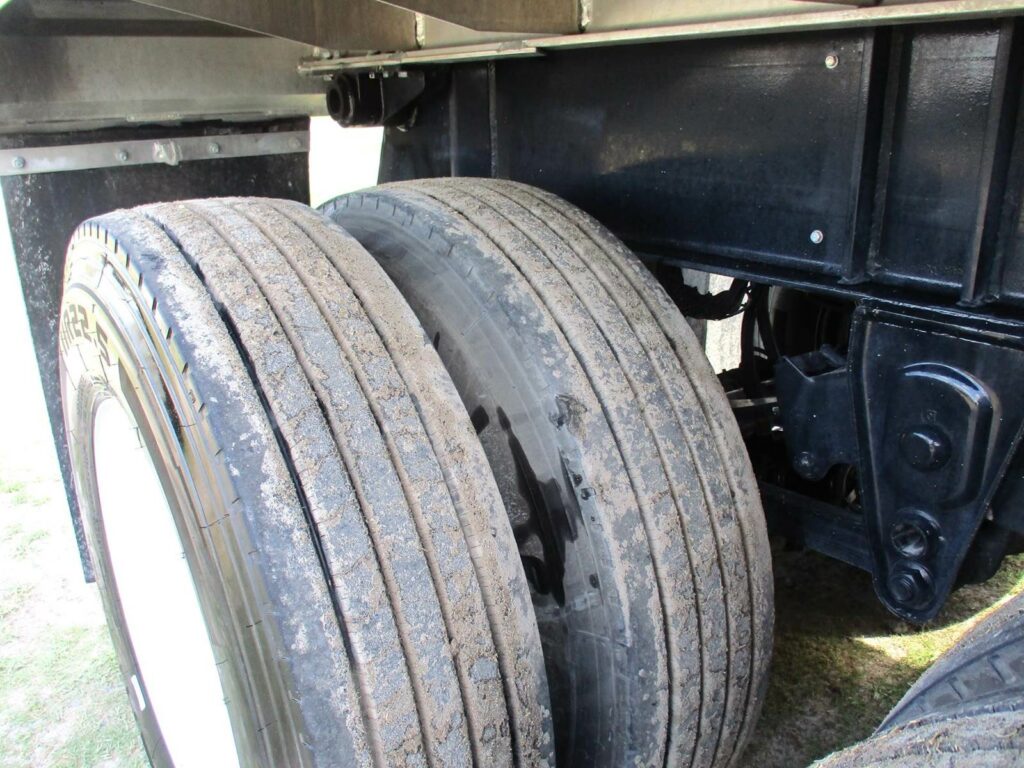 2023 East 30 FT TRI AXLE