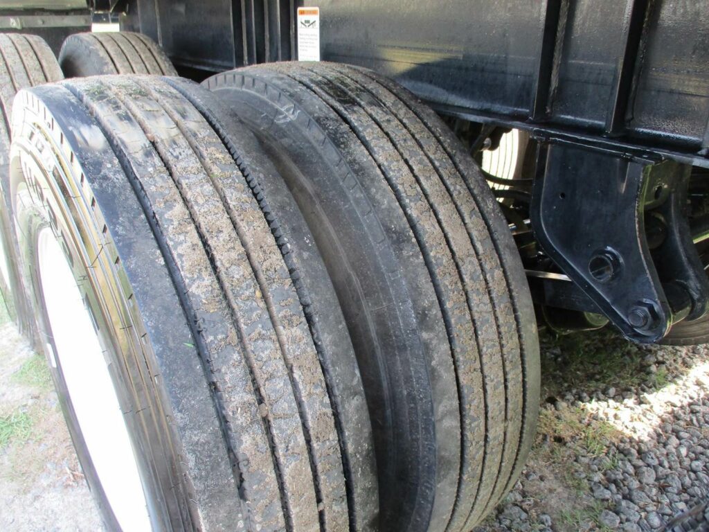 2023 East 30 FT TRI AXLE