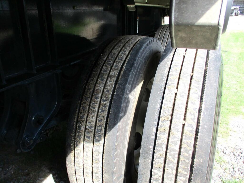 2023 East 30 FT TRI AXLE