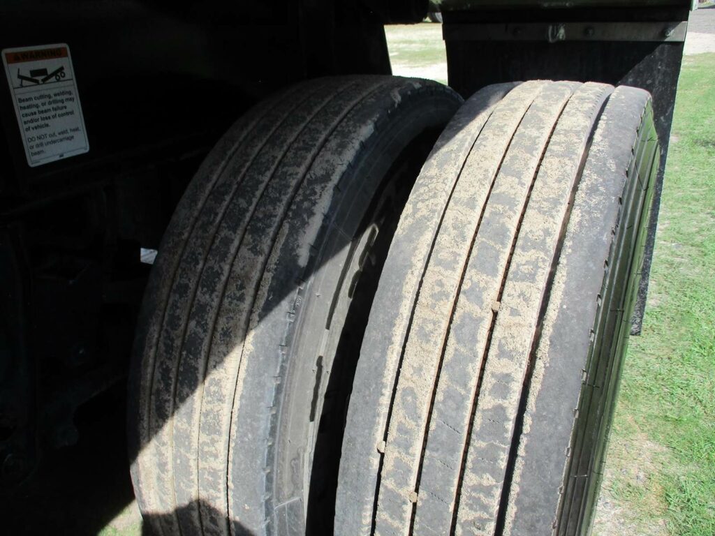 2023 East 30 FT TRI AXLE