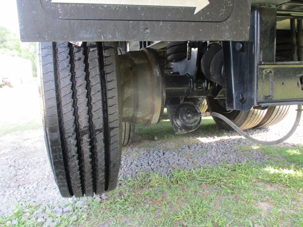 2023 East 30 FT TRI AXLE