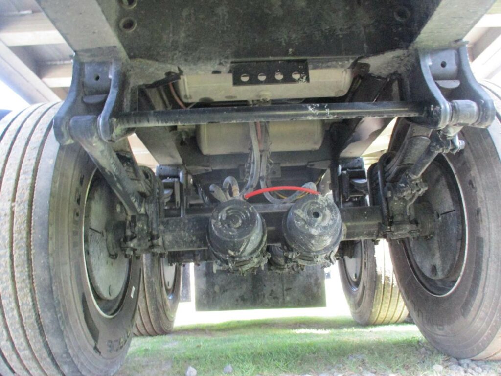 2023 East 30 FT TRI AXLE