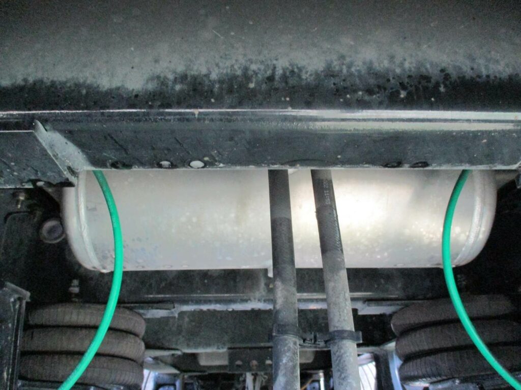 2023 East 30 FT TRI AXLE