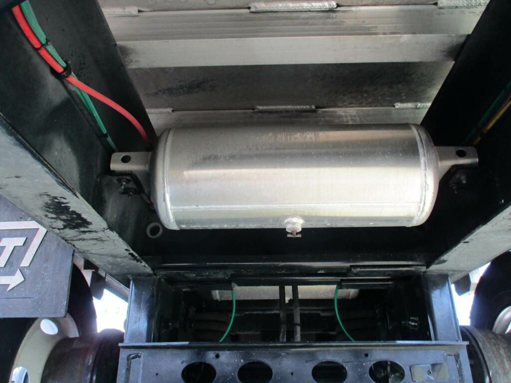 2023 East 30 FT TRI AXLE