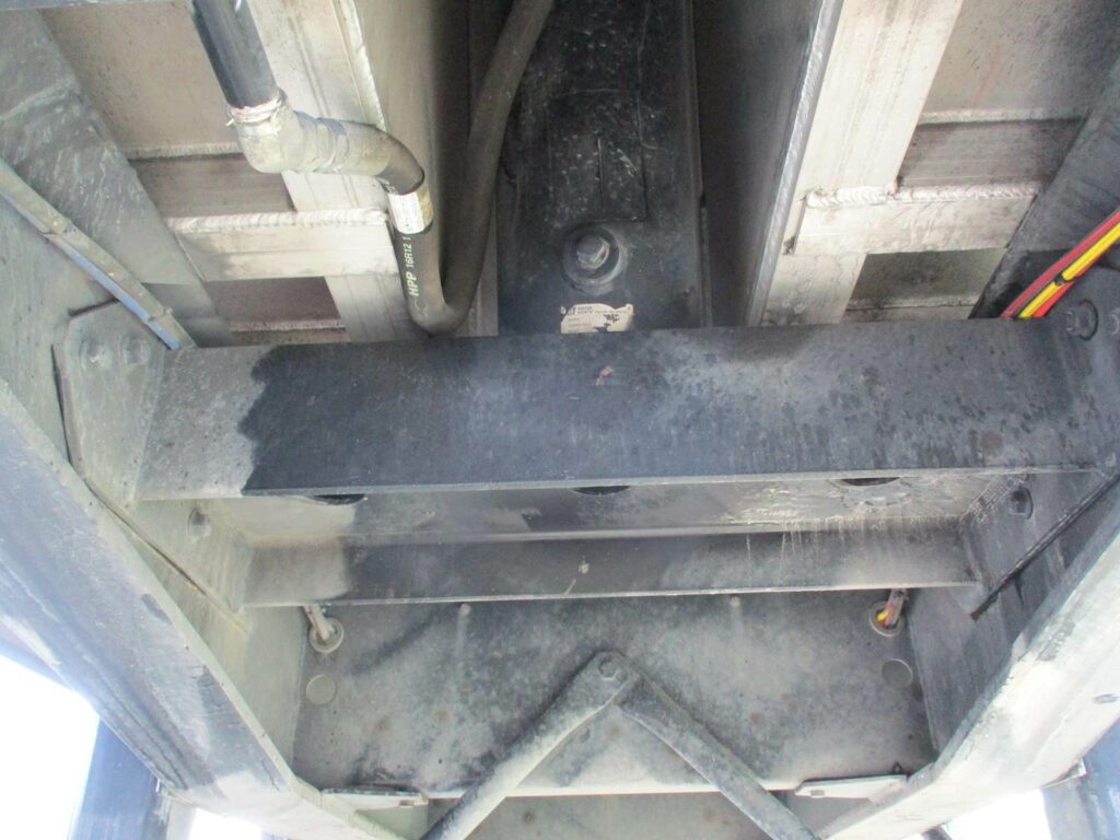 2023 East 30 FT TRI AXLE