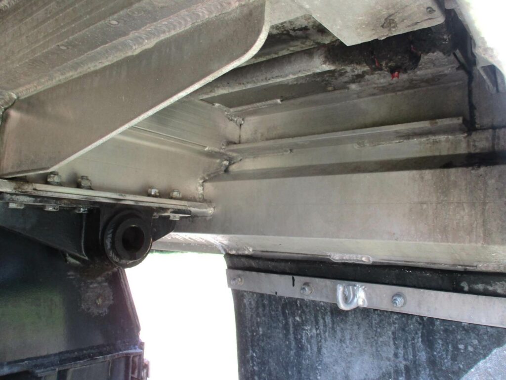 2023 East 30 FT TRI AXLE