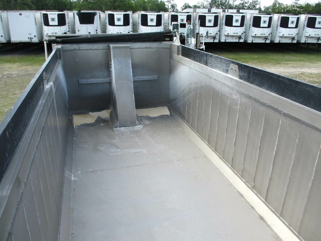 2023 East 30 FT TRI AXLE