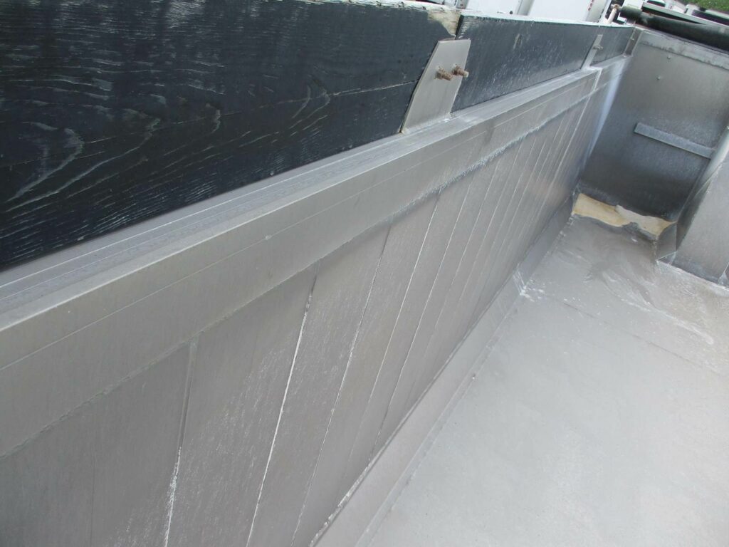 2023 East 30 FT TRI AXLE