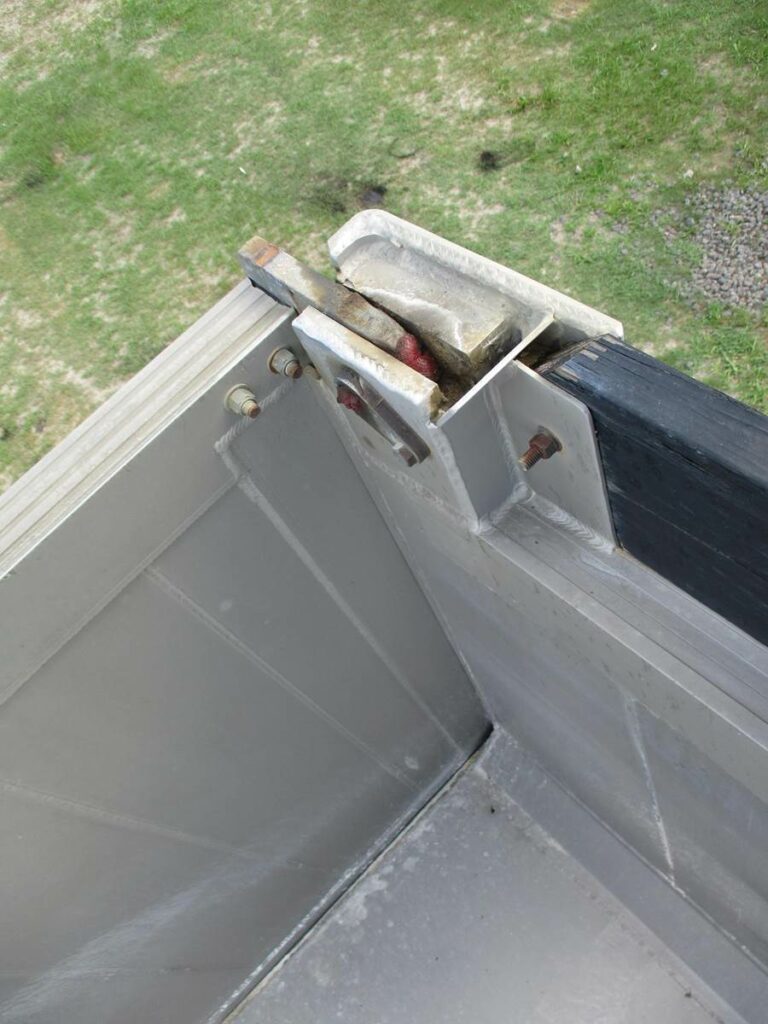 2023 East 30 FT TRI AXLE