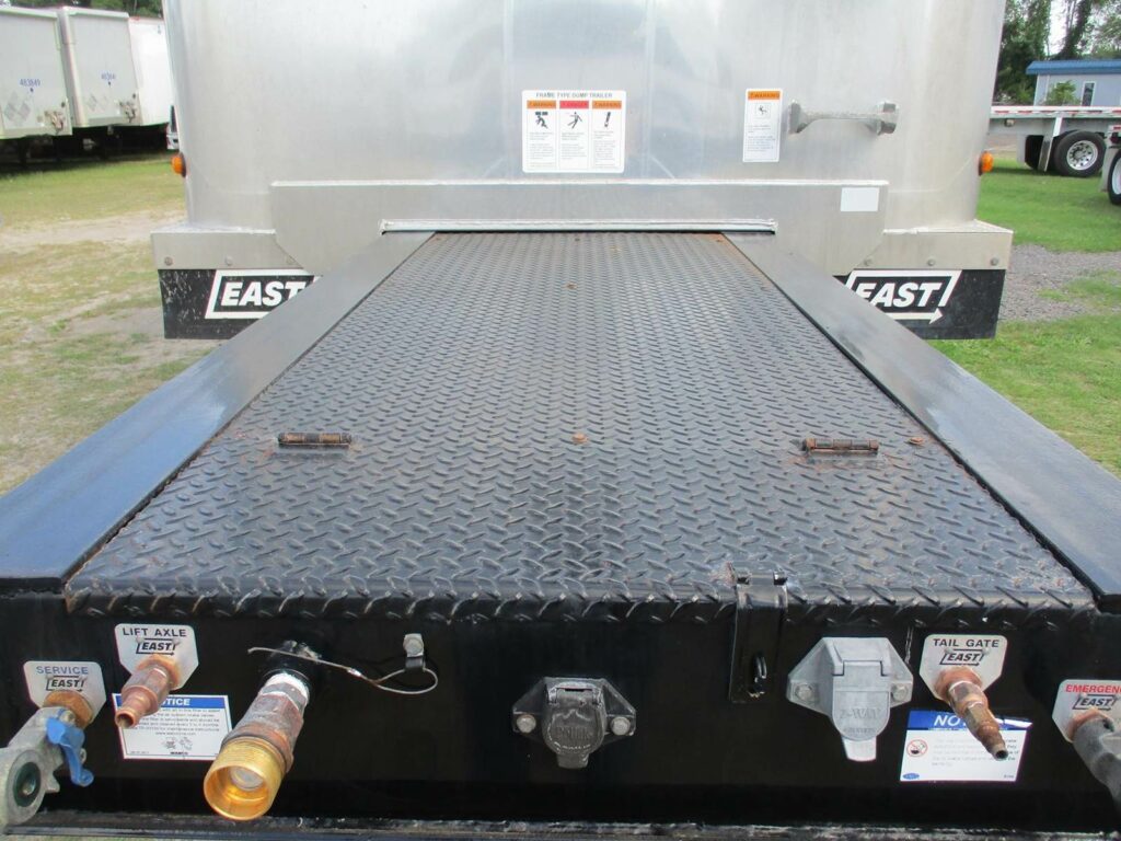 2023 East 30 FT TRI AXLE
