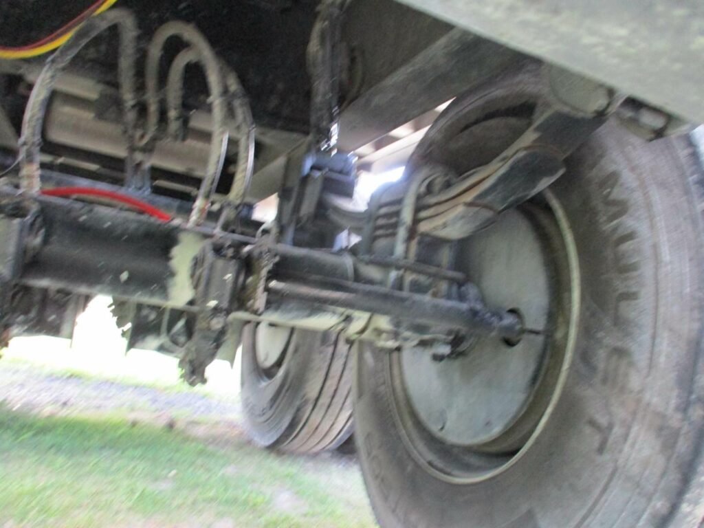 2023 East 30 FT TRI AXLE