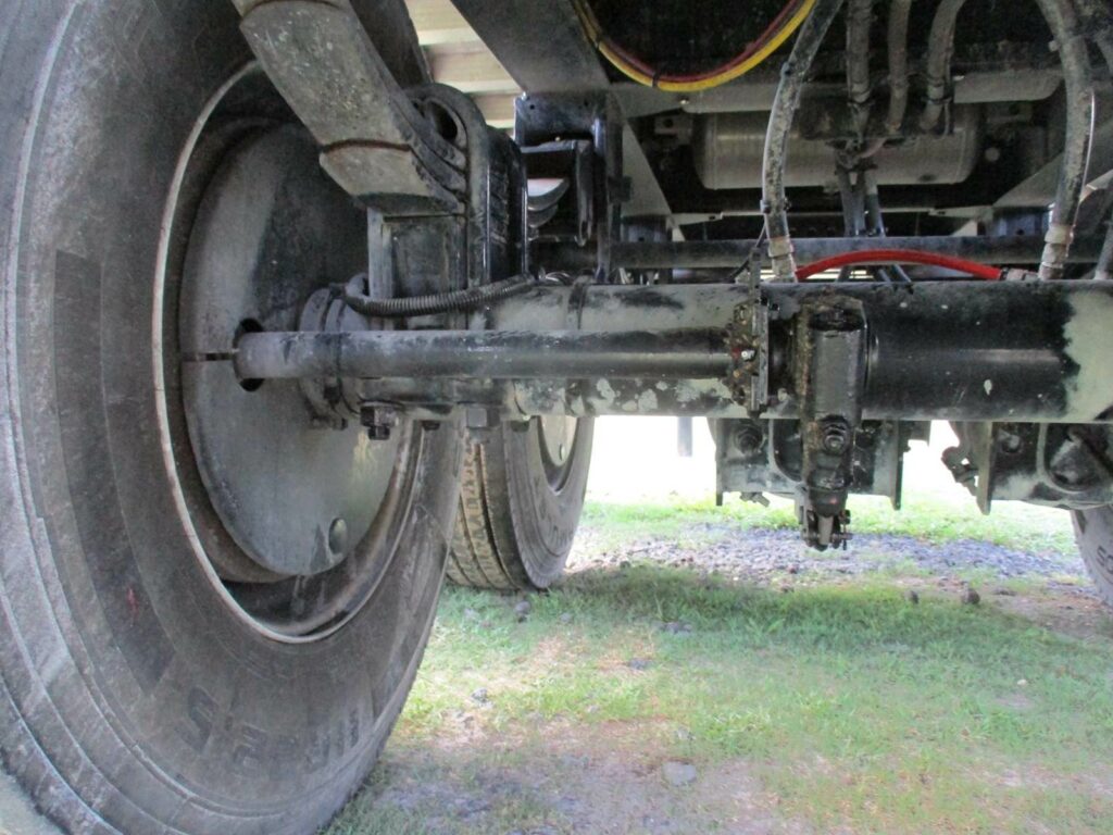 2023 East 30 FT TRI AXLE