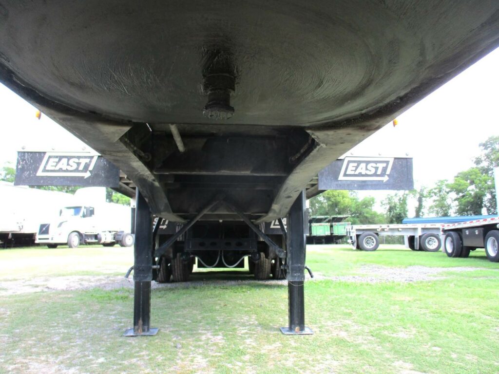 2023 East 30 FT TRI AXLE