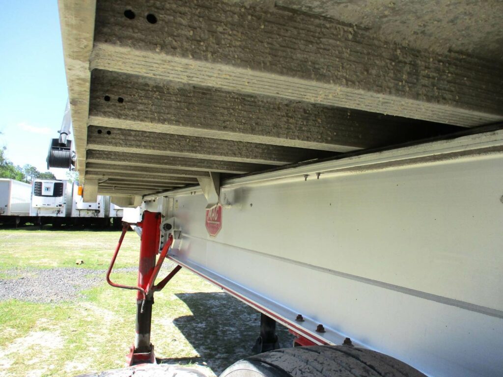 2004 MAC Trailer 28 FT  TANDEM AXLE FLORIDA SPEC