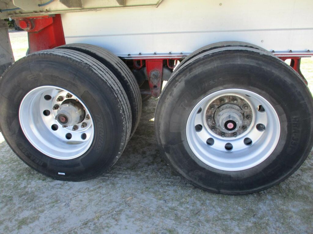 2004 MAC Trailer 28 FT  TANDEM AXLE FLORIDA SPEC