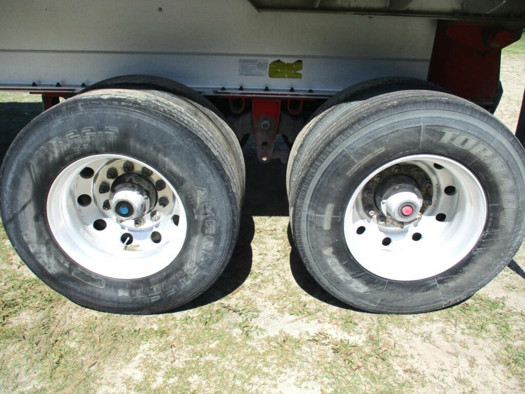 2004 MAC Trailer 28 FT  TANDEM AXLE FLORIDA SPEC
