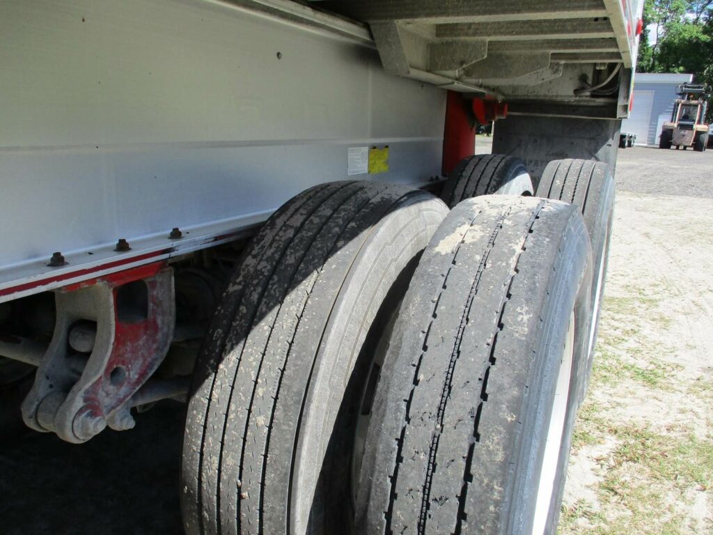 2004 MAC Trailer 28 FT  TANDEM AXLE FLORIDA SPEC