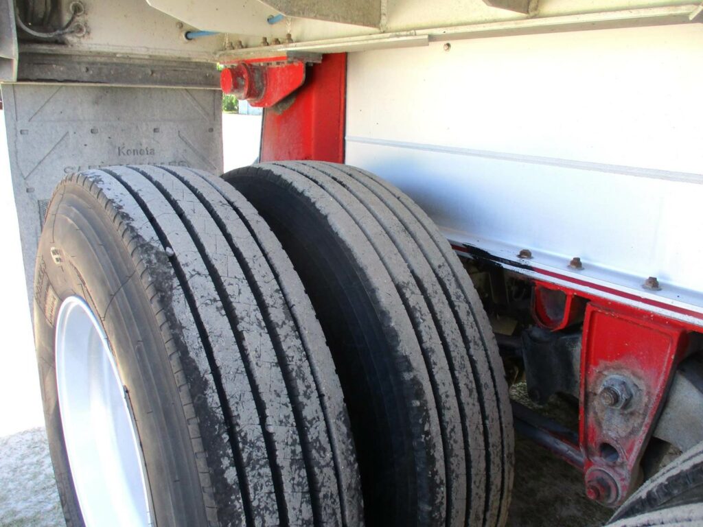 2004 MAC Trailer 28 FT  TANDEM AXLE FLORIDA SPEC