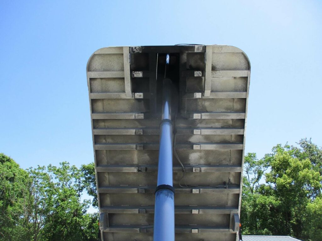 2004 MAC Trailer 28 FT  TANDEM AXLE FLORIDA SPEC