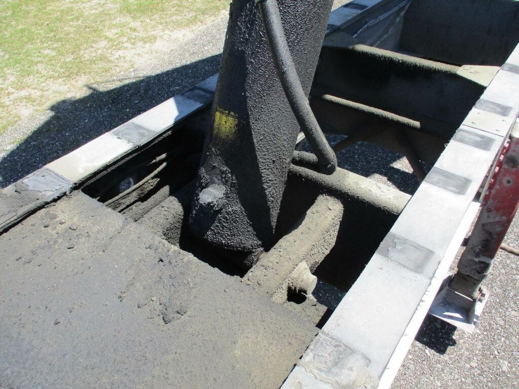 2004 MAC Trailer 28 FT  TANDEM AXLE FLORIDA SPEC