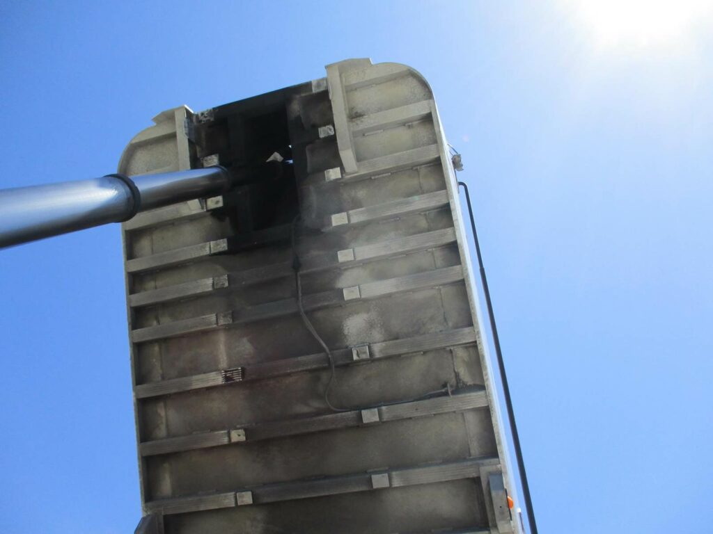 2004 MAC Trailer 28 FT  TANDEM AXLE FLORIDA SPEC