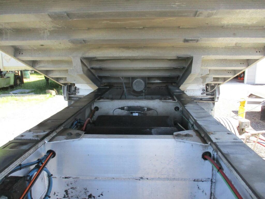 2004 MAC Trailer 28 FT  TANDEM AXLE FLORIDA SPEC