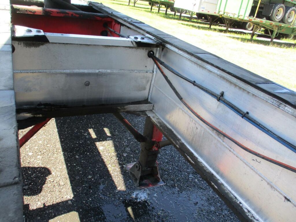 2004 MAC Trailer 28 FT  TANDEM AXLE FLORIDA SPEC