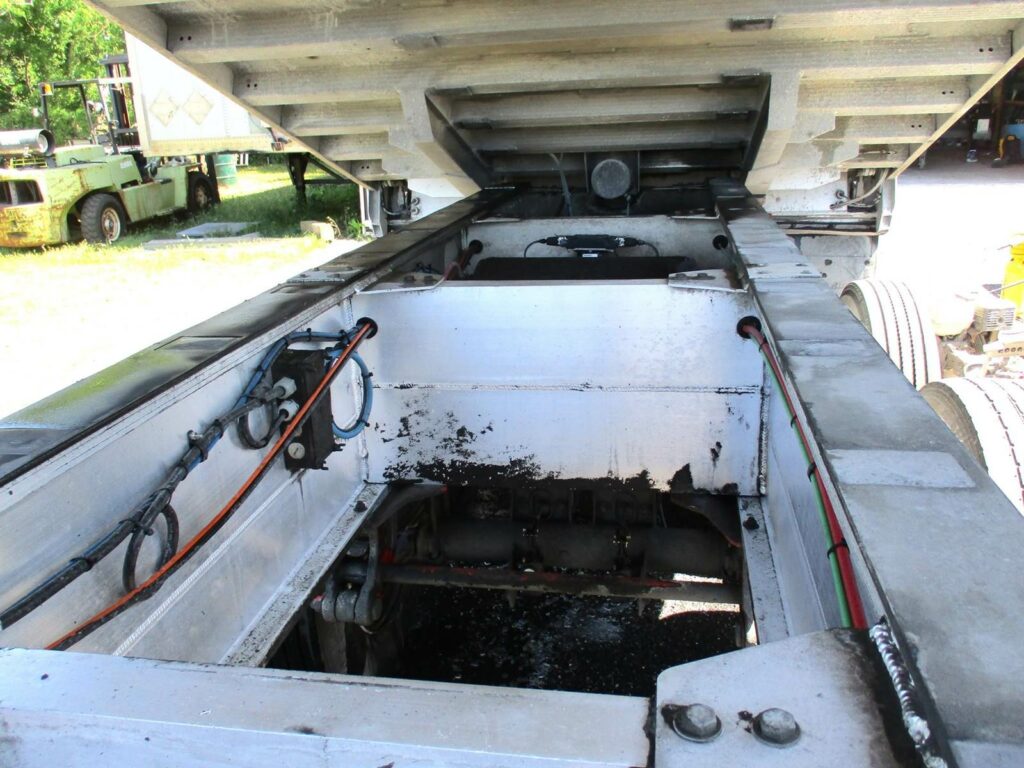 2004 MAC Trailer 28 FT  TANDEM AXLE FLORIDA SPEC