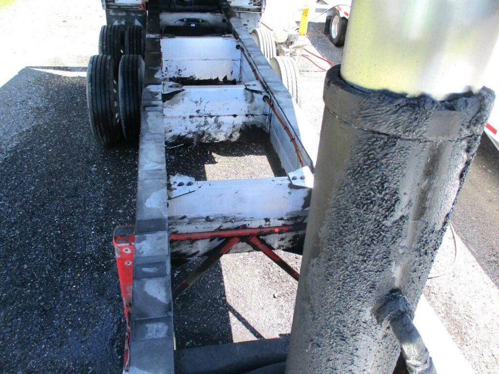 2004 MAC Trailer 28 FT  TANDEM AXLE FLORIDA SPEC