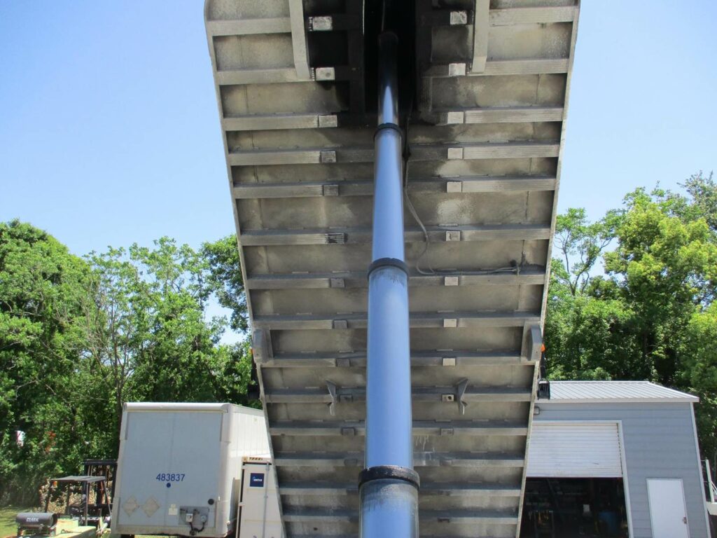 2004 MAC Trailer 28 FT  TANDEM AXLE FLORIDA SPEC