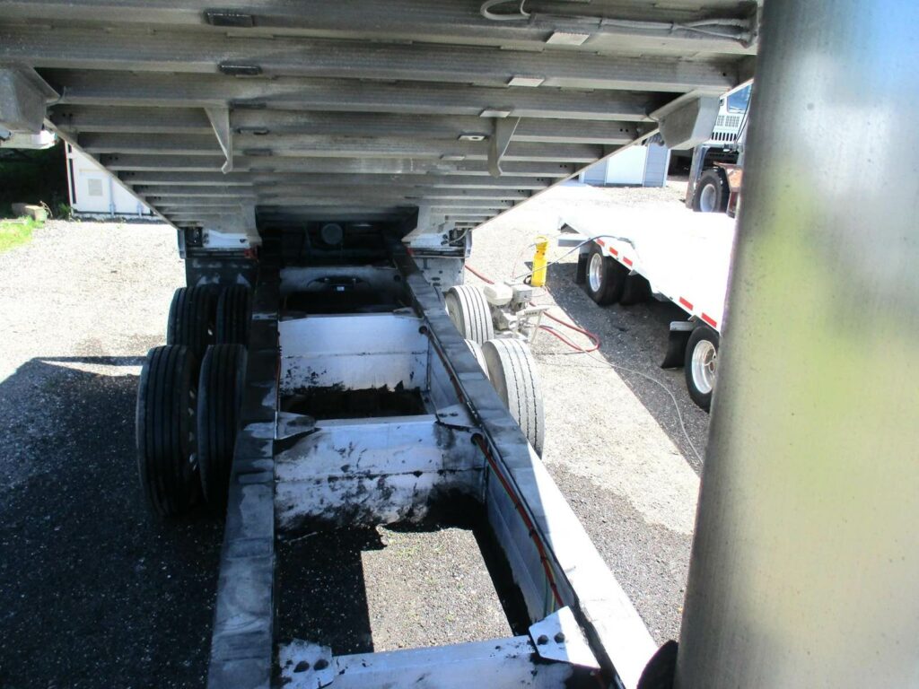 2004 MAC Trailer 28 FT  TANDEM AXLE FLORIDA SPEC