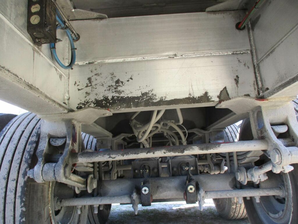 2004 MAC Trailer 28 FT  TANDEM AXLE FLORIDA SPEC