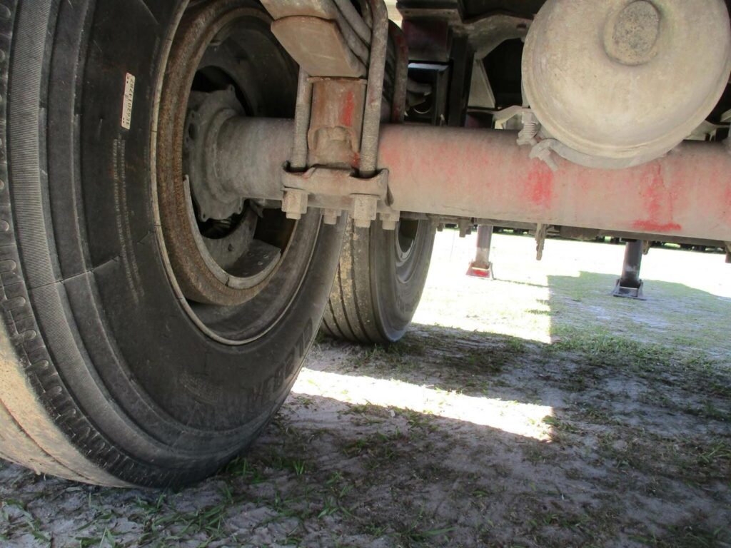 2004 MAC Trailer 28 FT  TANDEM AXLE FLORIDA SPEC