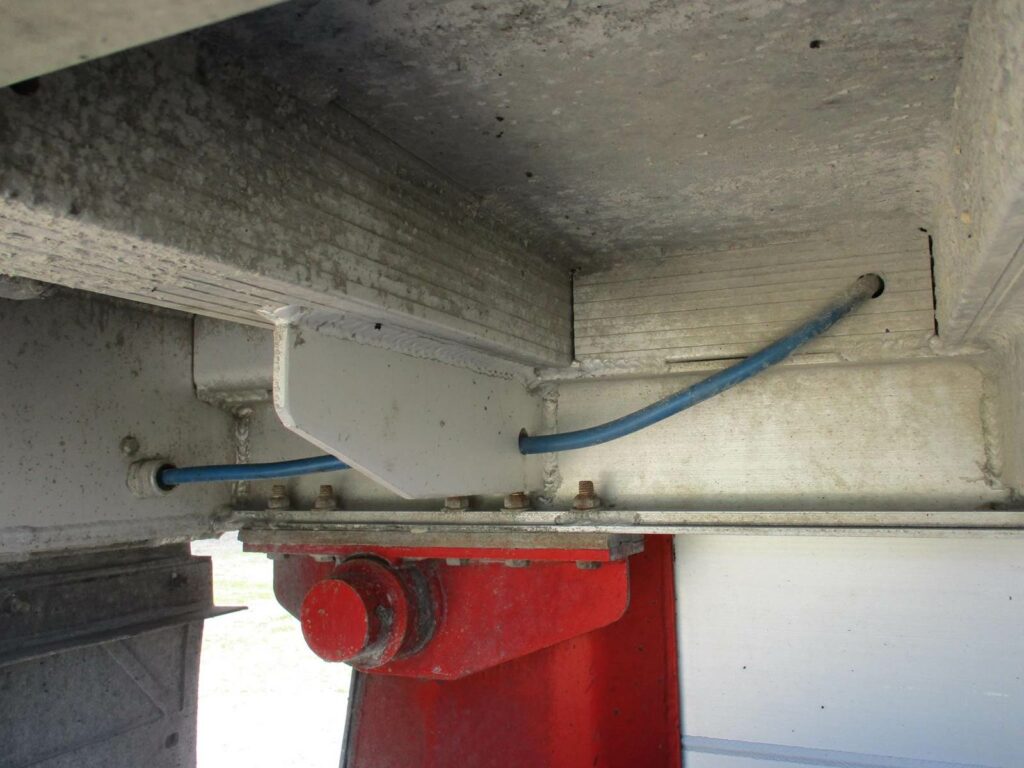 2004 MAC Trailer 28 FT  TANDEM AXLE FLORIDA SPEC