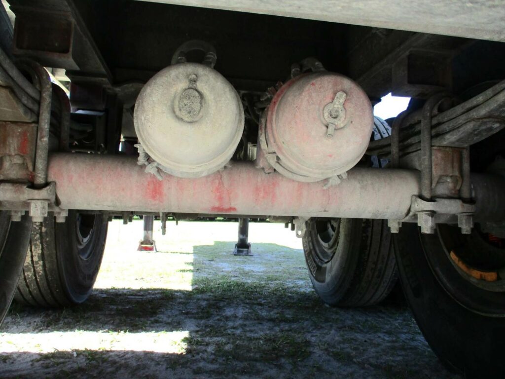 2004 MAC Trailer 28 FT  TANDEM AXLE FLORIDA SPEC