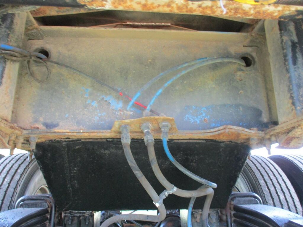 1995 MONTONE 39X96X66 STEEL FRAMELESS END DUMP