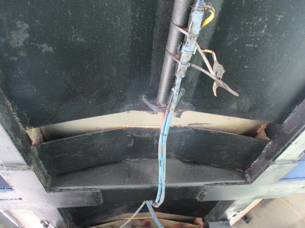 1995 MONTONE 39X96X66 STEEL FRAMELESS END DUMP