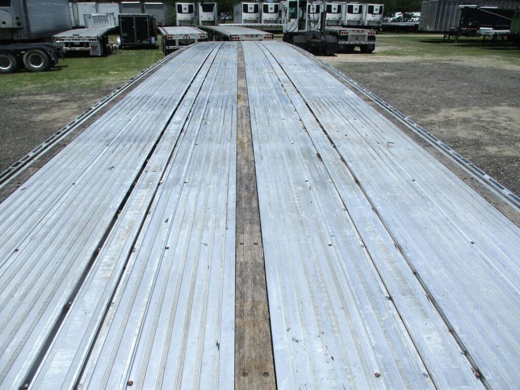 2016 Reitnouer 48X102 SPREAD AXLE 2 TOOLBOXES