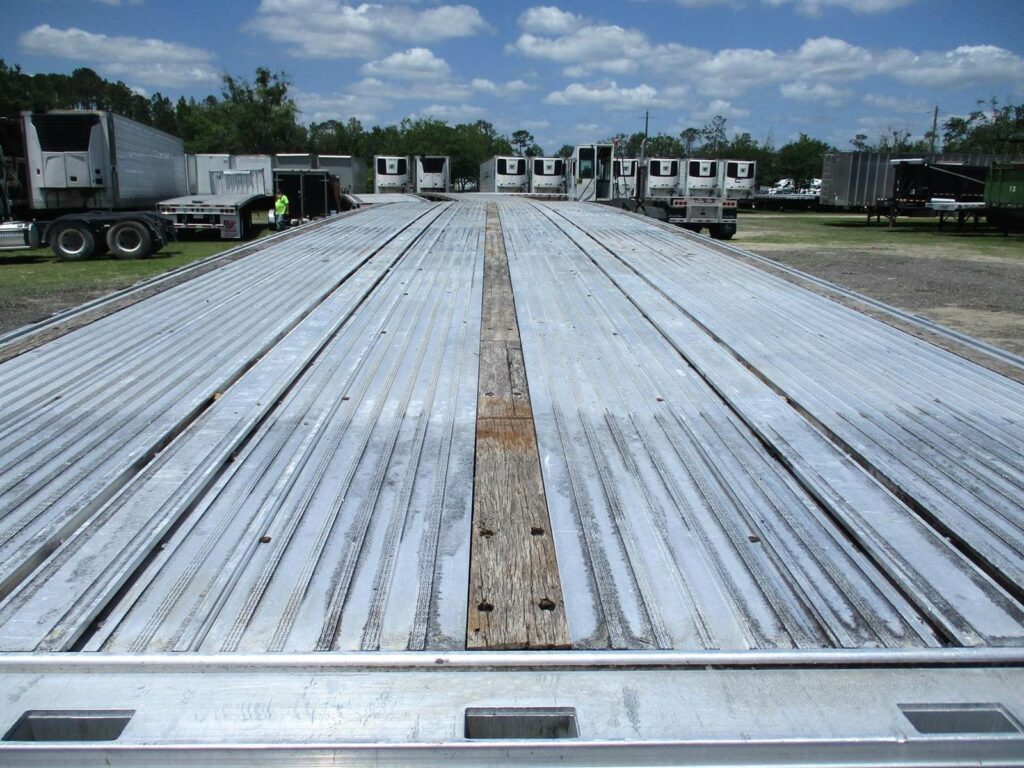 2016 Reitnouer 48X102 SPREAD AXLE 2 TOOLBOXES