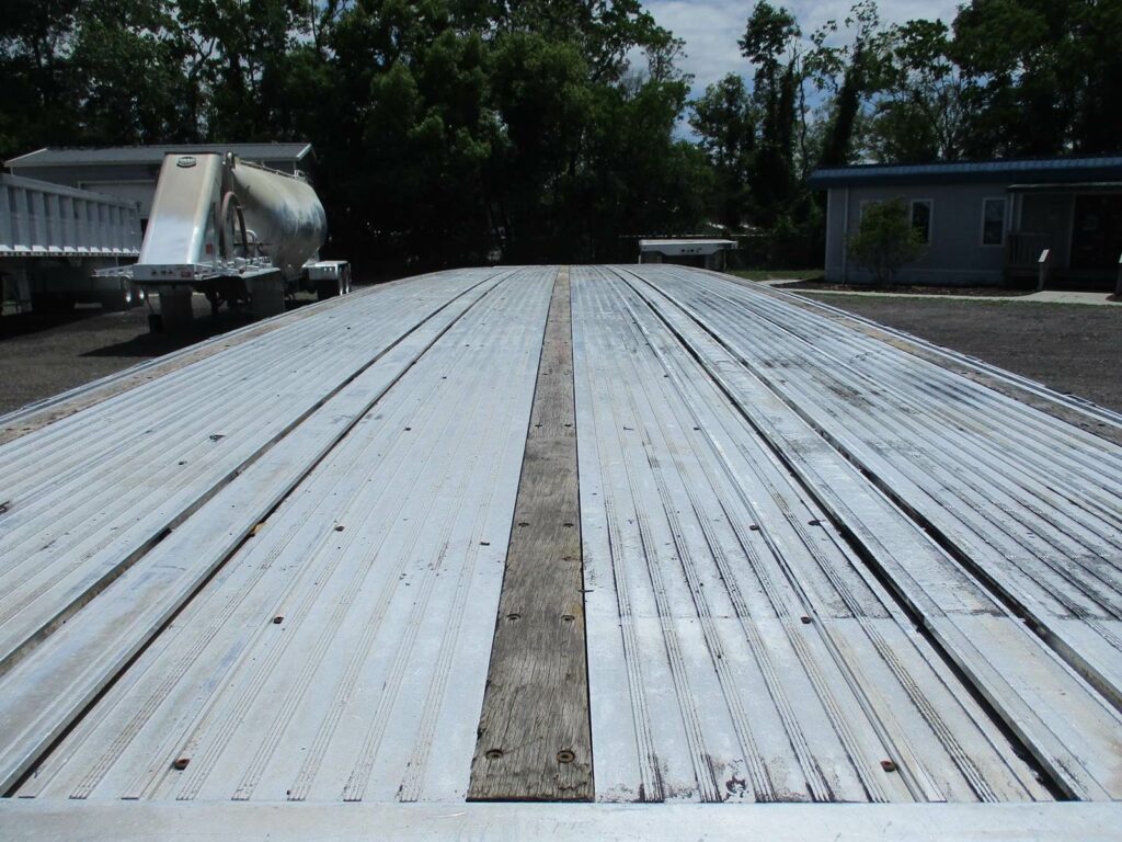 2016 Reitnouer 48X102 SPREAD AXLE 2 TOOLBOXES