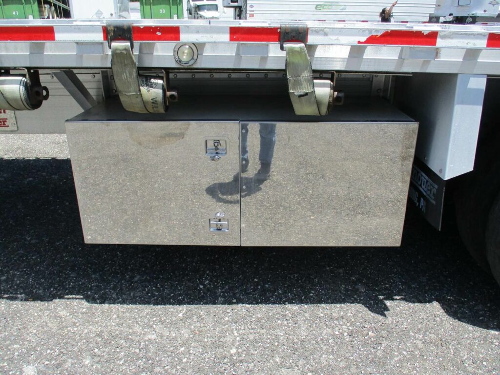 2016 Reitnouer 48X102 SPREAD AXLE 2 TOOLBOXES