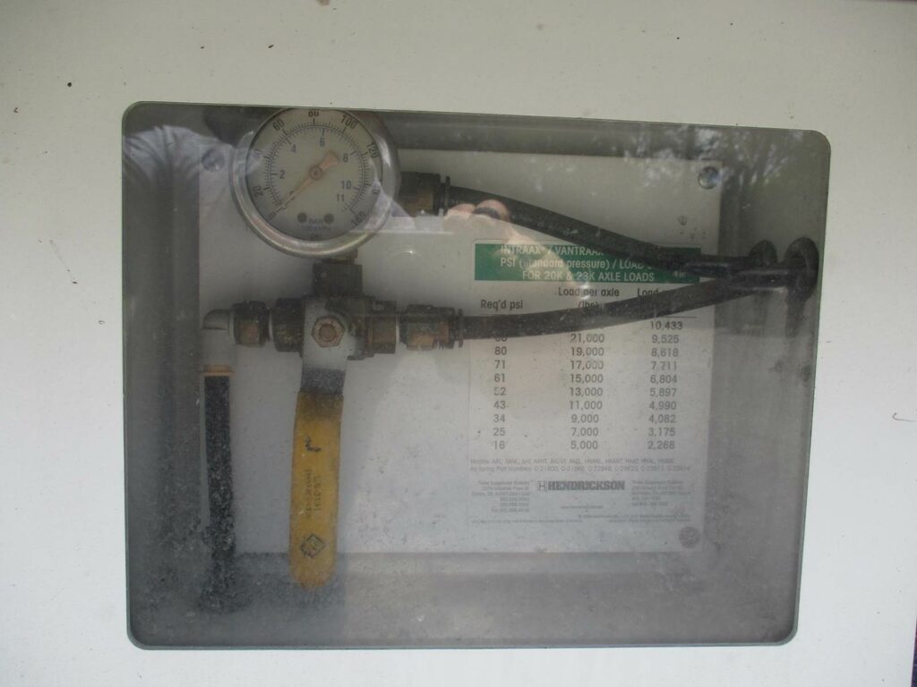 2016 Reitnouer 48X102 SPREAD AXLE 2 TOOLBOXES