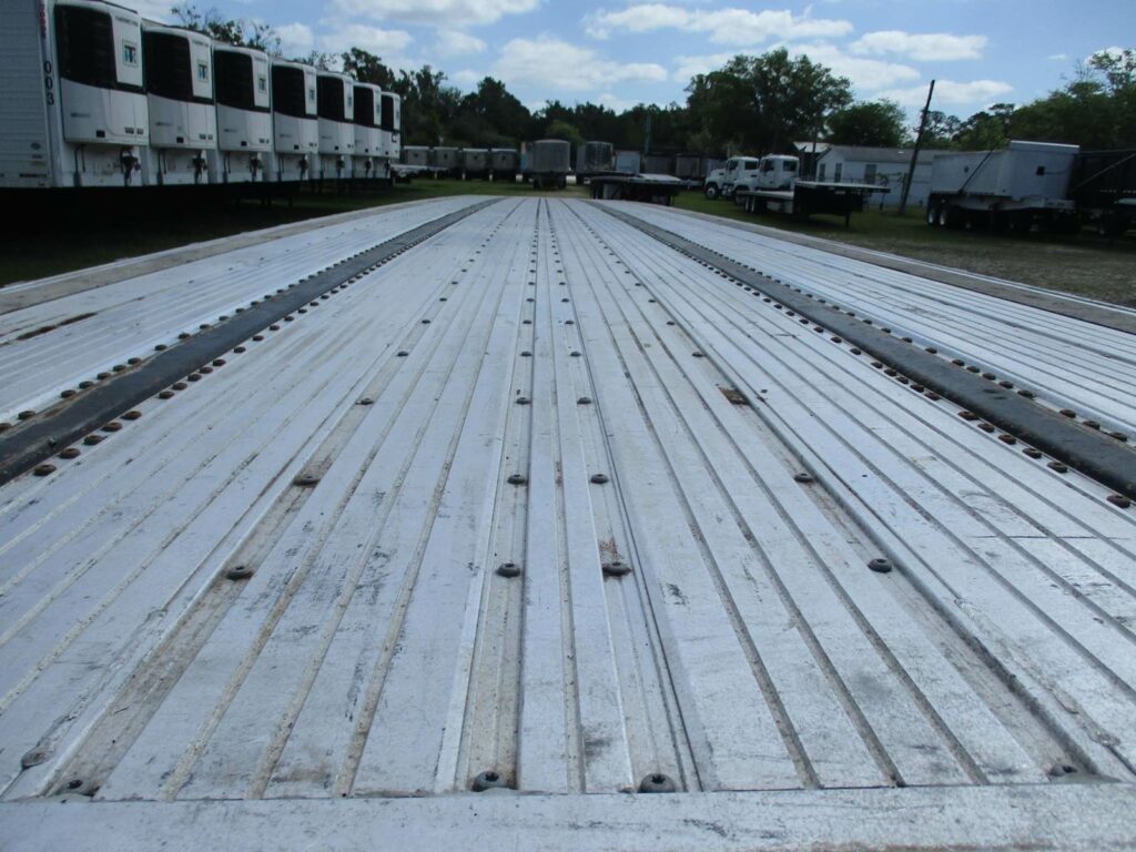 2020 UTILITY 53X102 COMBO FLATBED WITH REAR SLIDING AXLE