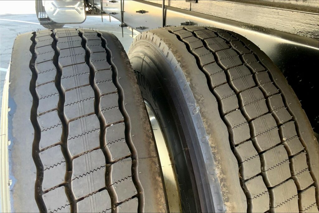 2020 CUM MV607 Medium Conventional