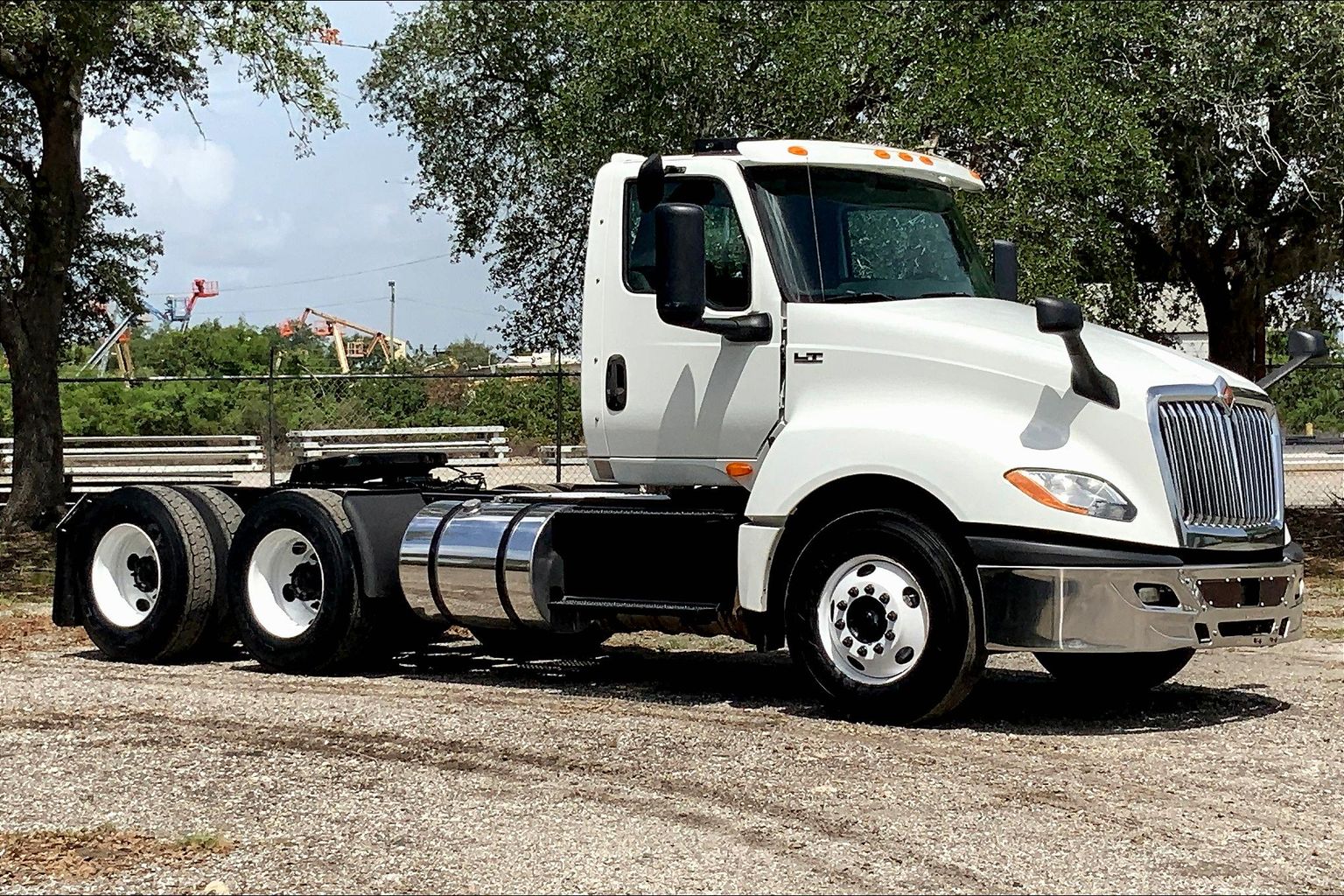 2018 INT LT625 6x4 Day Cab - HandshakeFleet